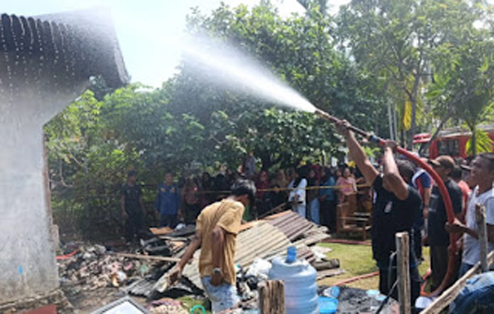 Kebakaran menghanguskan sebuah rumah warga di Nagari Lakitan Selatan.