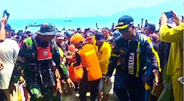 Hari Keempat, Tim SAR Temukan Korban Terseret Ombak di Pantai Labuang Baruak Pessel.