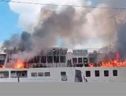 KM Prince Soya Terbakar Saat Bersandar di Pelabuhan Samarinda, Pelayaran Ditunda