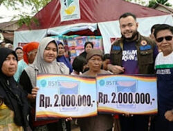 Korban Banjir Padang Terima Bantuan Rp2 Juta