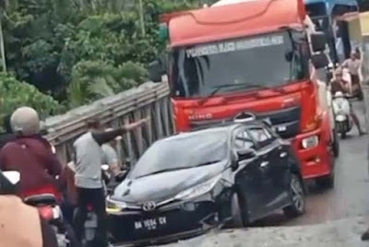 Jembatan Darurat Bailey di Bungus Miring