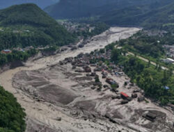 Korban Banjir Bandang Nepal-China Terus Bertambah