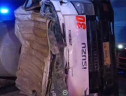 Tabrakan Dua Truk di Tuban, Evakuasi Berlangsung 4 Jam