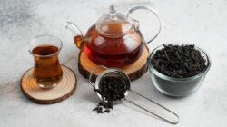 Suka minum teh? Sepertinya kamu perlu mempertimbangkan minum teh hitam sebab ada segudang manfaat apalagi jika diminum setiap hari.
