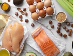 Ingin Tinggi Protein Saat Diet? Simak Bedanya Telur dan Dada Ayam