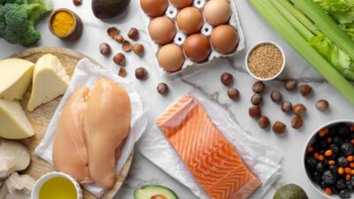 Telur dan ayam mana yang lebih tinggi protein?