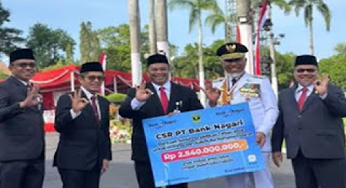 Direktur Kredit dan Syariah Bank Nagari foto bersama.