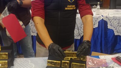 Direktorat Jenderal Bea dan Cukai (DJBC) kembali membongkar upaya ekspor emas batangan atau cast bar ilegal tanpa dilengkapi dokumen resmi Soetta.