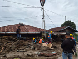 PLN Turunkan Tim Pulihkan Listrik di Arosuka
