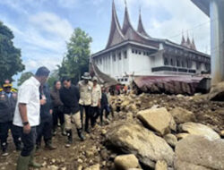 Gibran Cek Infrastruktur Rusak Akibat Banjir Bandang Solok