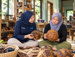 Tri Damayanti, Perajin Blangkon yang Naik Kelas