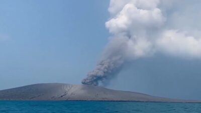 Erupsi Anak Krakatau Picu Sebaran Abu Vulkanik, KLH Pantau PM2.5 hingga SO2