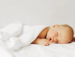 Kenapa Bayi Tersenyum dalam Tidur? Ternyata Ada Kaitannya dengan Aktivitas Otak