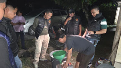 Ratusan Botol Miras dan Tuak Disita Polisi di Kota Solok.
