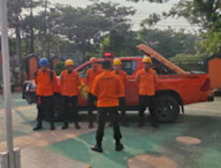 Pemancing Patah Kaki Jatuh dari Tebing