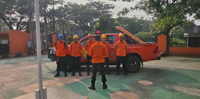 Pemancing Terjatuh di Tepi Tebing Bukit Lampu, Tim SAR Padang Bergerak Evakuasi.
