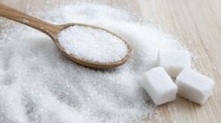 Terlalu banyak asupan gula setiap hari dapat memunculkan berbagai masalah kesehatan. Lantas, berapa sendok gula yang aman dikonsumsi setiap hari?