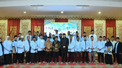 Wali Kota Padang, Fadly Amran, foto bersama Puncak Milad ke-49 BKPRMI.