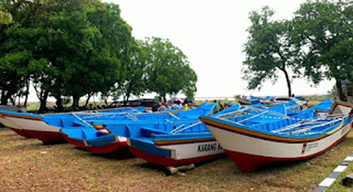 Bantuan sarana penangkapan ikan kepada nelayan terdampak bencana di empat kelurahan di Kecamatan Padang Utara.