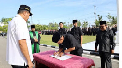 Wali Kota Pariaman, Yota Balad melantik dan mengambil sumpah