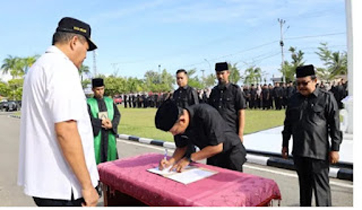 Wali Kota Pariaman, Yota Balad melantik dan mengambil sumpah