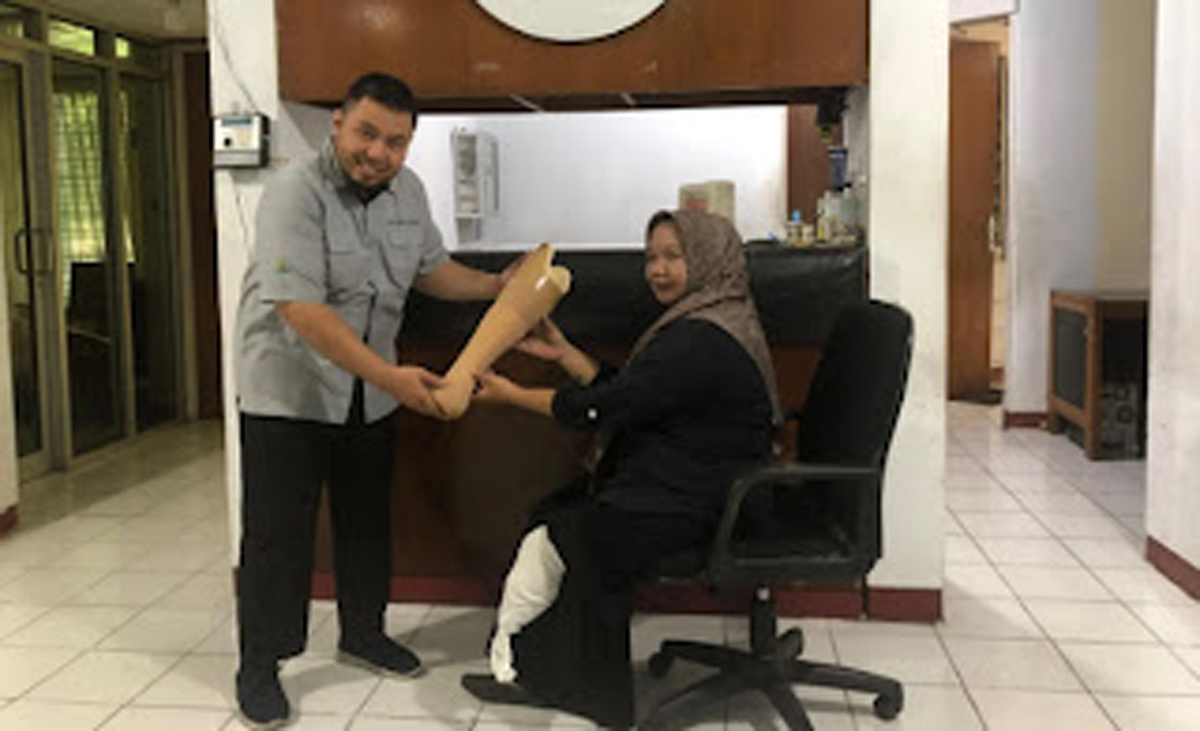 Bantuan kaki palsu membuat Rahma Hatta
