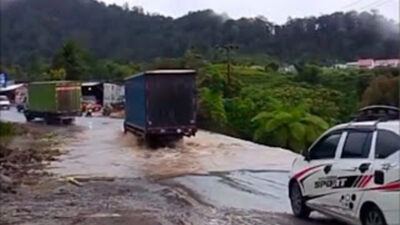 Jalur Solok-Padang Kembali Dibuka Pasca Galodo, Lalu Lintas Masih Buka-Tutup