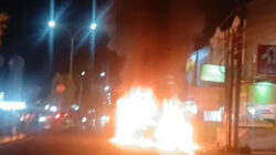 Toyota Expander Terbakar di Padang