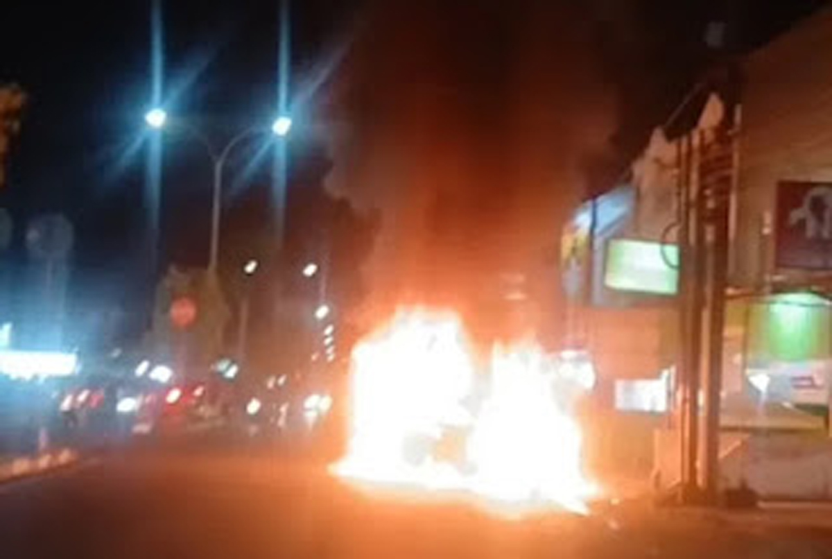 Toyota Expander Terbakar di Padang
