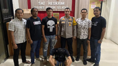Tersangka saat diamankan Polres Pessel.