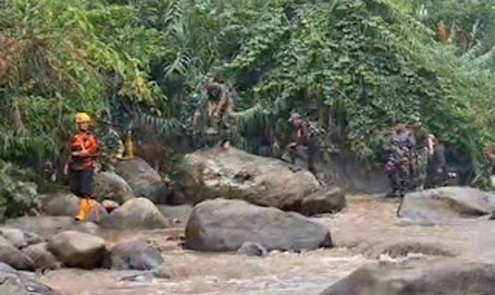 Tim SAR gabungan memperluas penyisiran di sejumlah lokasi.