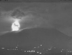 Gunung Marapi Erupsi, Abu Vulkanik Selimuti Bukittinggi