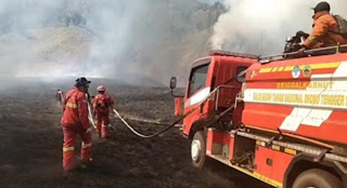 Kebakaran makin tak terkendali di Bromo.