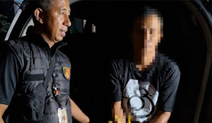 Tim Resmob Ditreskrimum Polda Sumbar berhasil membekuk buronan.