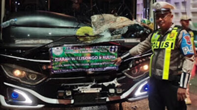 Bus Ziarah Tabrak Maung TNI, Lalu Lintas Macet