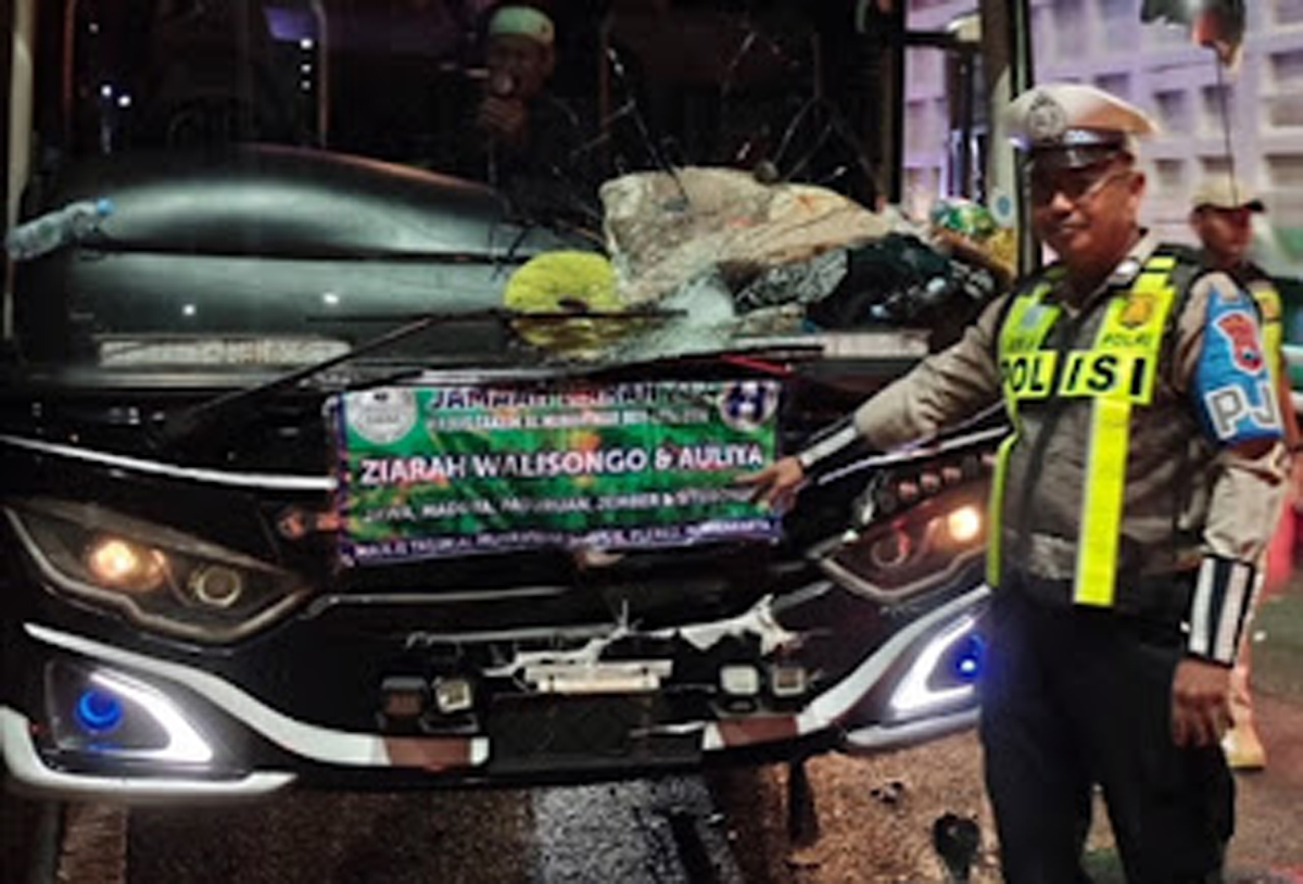 Kecelakaan beruntun melibatkan bus peziarah terjadi di atas Jembatan Suramadu