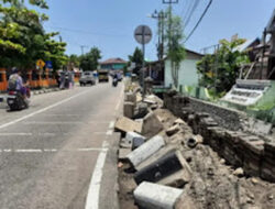 Atasi Kemacetan, Trotoar Sepanjang Jalan Guguak–Kampung Baru Pariaman Dibongkar