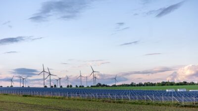 Maksimalkan PLTS hingga Panas Bumi, Ini Cara Percepat Transisi Energi di Indonesia.