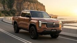 Mobil pikap double cabin Mitsubishi Triton Generasi Teraru diprediksi mengadopsi desain dan teknologi dari Pajero generasi terbaru.