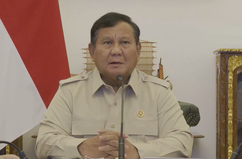 Presiden Prabowo Subianto meminta agar kebakaran di Bukit Soeharto dekat IKN tak merembet masuk ke inti IKN.