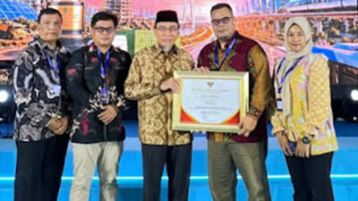 Pemko Padang menerima penghargaan bergengsi
