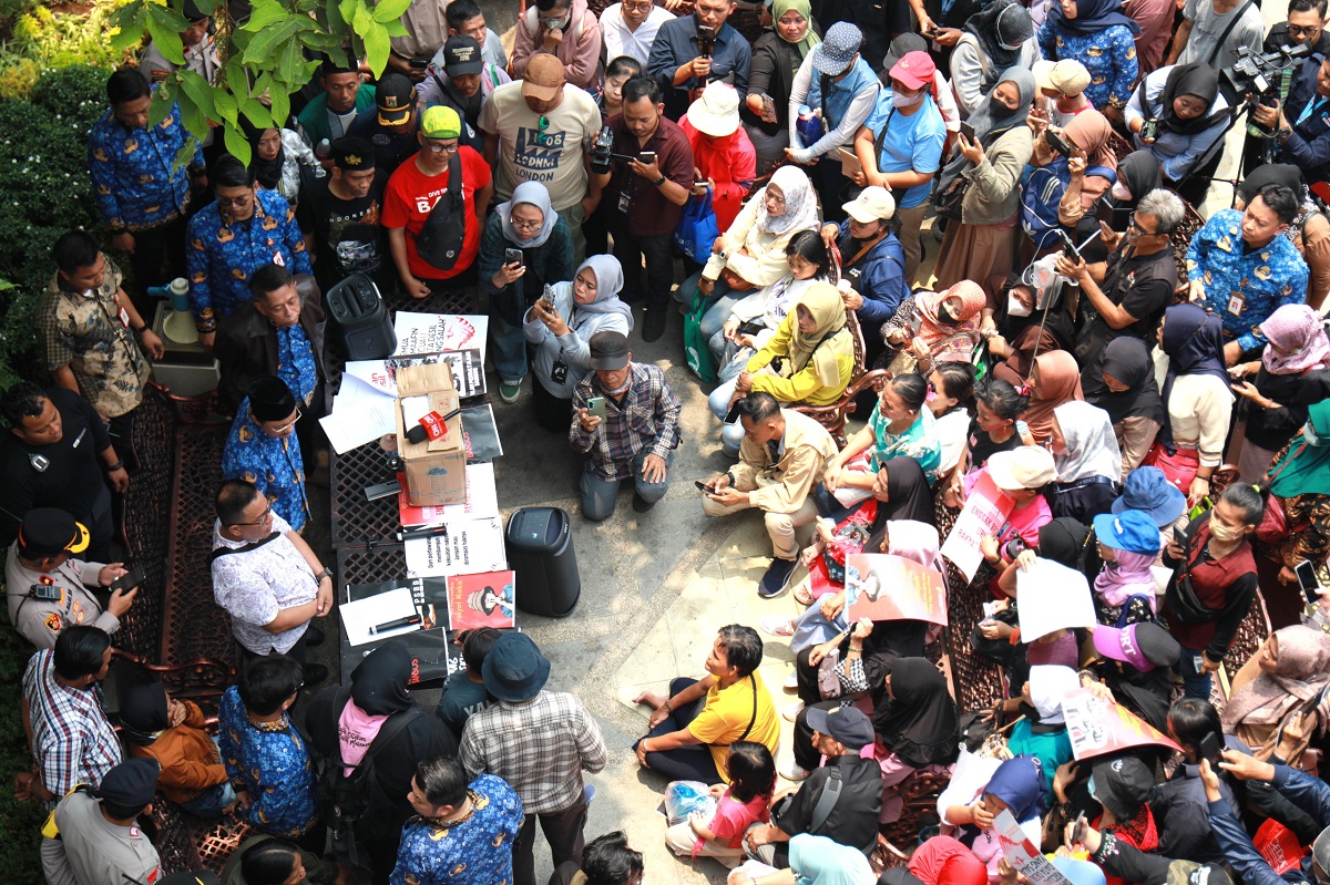 Menteri Sosial Saifullah Yusuf (Gus Ipul) menerima dan mendengar langsung keluhan masyarakat terkait pemeringkatan desil.