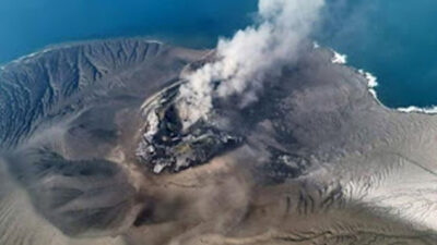 Dua Bentukan Baru Terlihat di Anak Krakatau