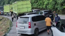 Pagi Ini Jalur Padang-Solok Macet Parah, Dua Truk Hambat Arus di Sitinjau Lauik