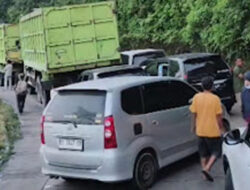 Kemacetan Panjang Melanda Sitinjau Lauik