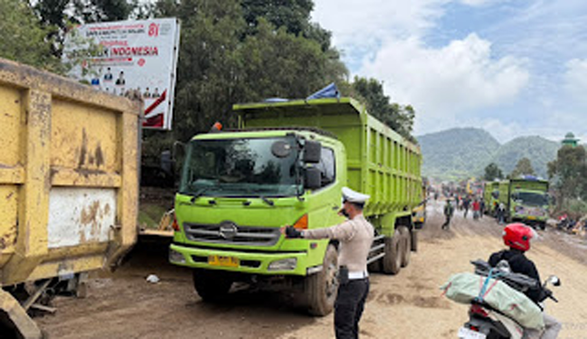Arus kendaraan di ruas Solok-Padang mulai normal