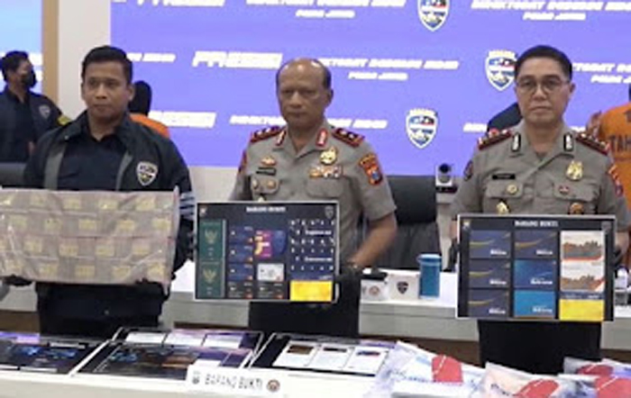 Polda Jatim membongkar sindikat penipuan.
