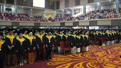 Wisuda ke-145 UNP, Rektor Ingatkan Lulusan Pentingnya Integritas dan Kontribusi
