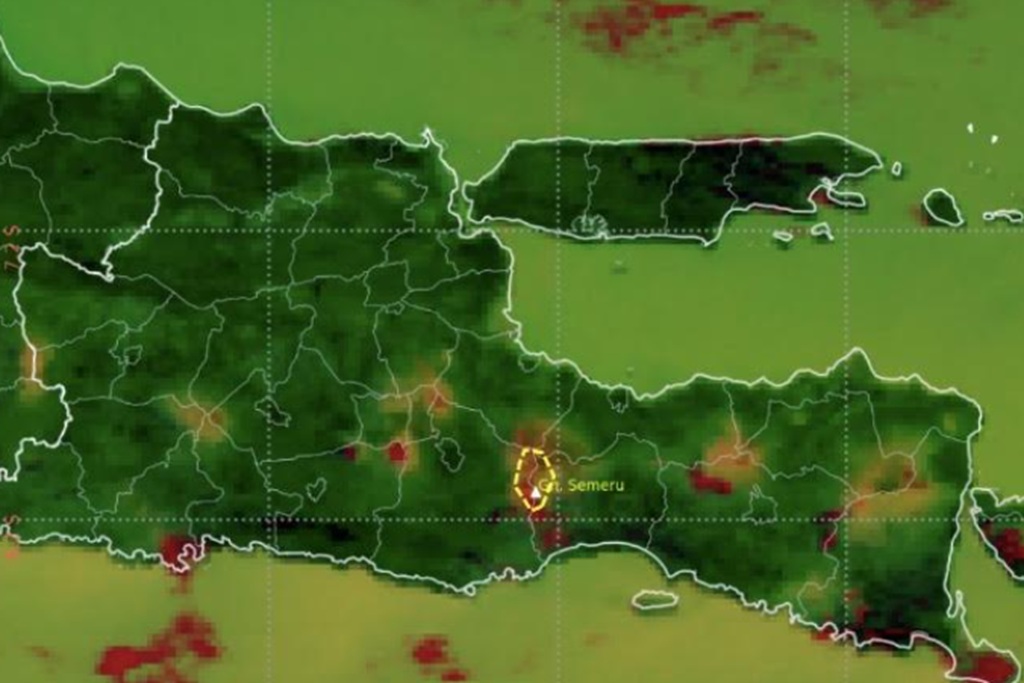 Gunung Semeru erupsi Minggu pagi, dengan sebaran debu vulkanik mencapai 4,5 km dan bergerak ke arah utara hingga Malang serta Lumajang.