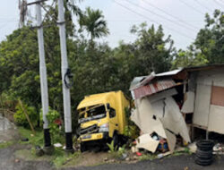 Tabrakan Solok-Padang Rusak Rumah Warga